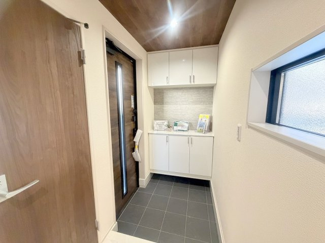 三郷市戸ケ崎3丁目　新築戸建　全1棟の玄関|同施工会社の参考写真になります。