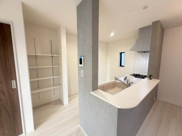 三郷市戸ケ崎3丁目　新築戸建　全1棟のキッチン|同施工会社の参考写真になります。