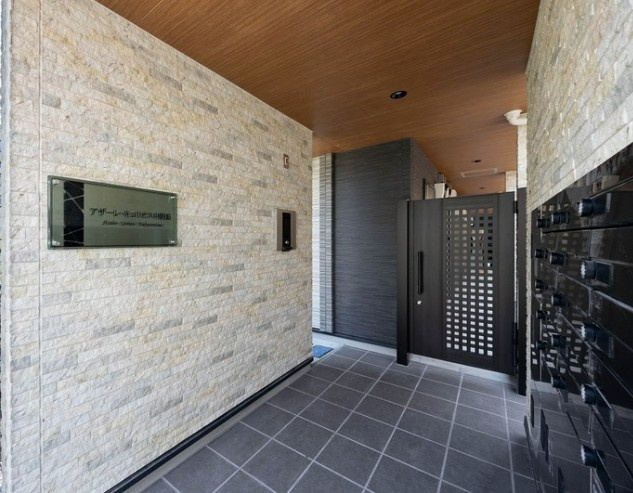 川崎市多摩区中野島６丁目のアパートのエントランス