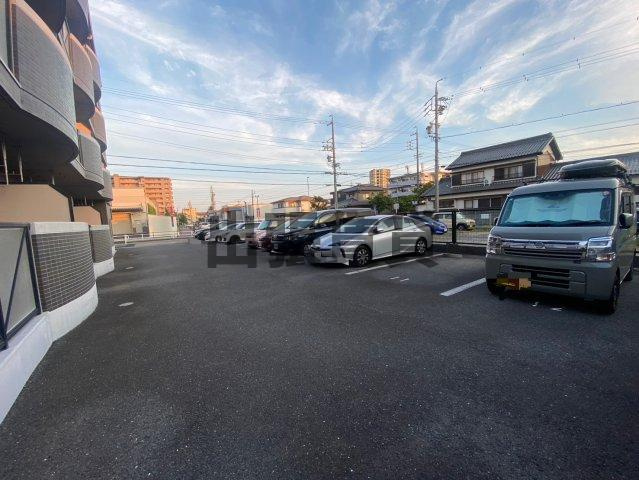 仲介手数料0円！！グローバルハウスMの駐車場