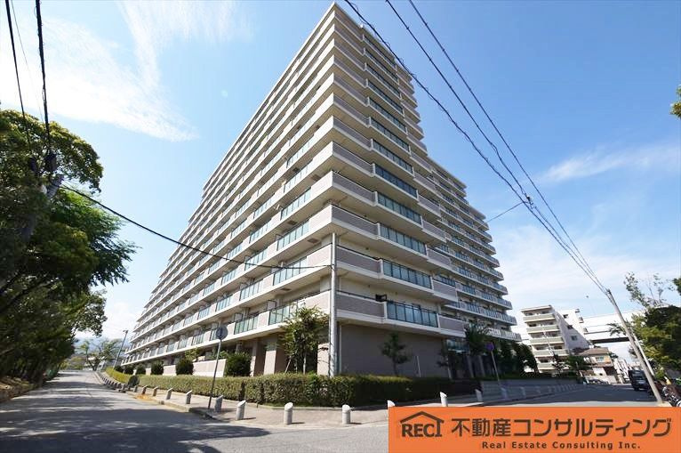 藤和ハイタウン西宮のエントランス