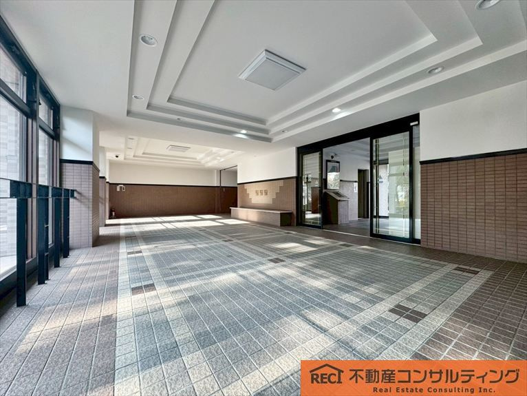 藤和ハイタウン西宮のエントランス