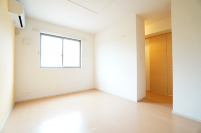 【洋室】 | シャルムパピヨン | ※同物件・反転タイプの写真です。