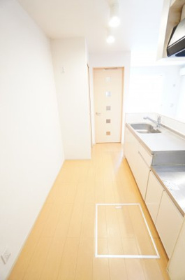 【キッチン】 | シャルムパピヨン | ※同物件・反転タイプの写真です。