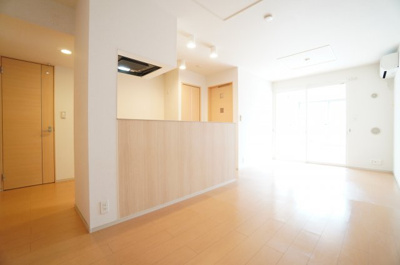 【居間・リビング】 | シャルムパピヨン | ※同物件・反転タイプの写真です。