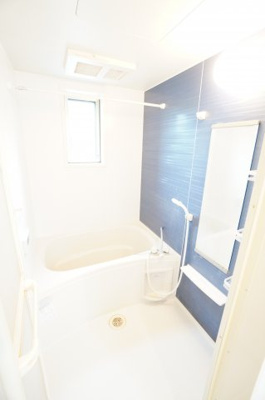 【浴室】 | シャルムパピヨン | ※同物件・反転タイプの写真です。