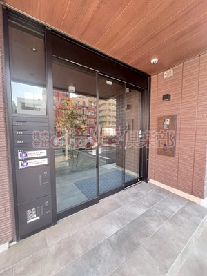 モンレーヴ本町のエントランス