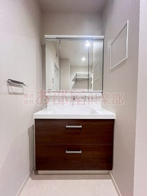 モンレーヴ本町の独立洗面台|使いやすい独立洗面台です