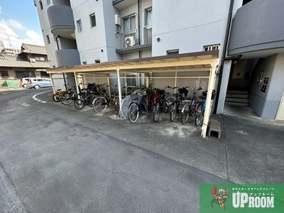 野白ガーデンハイツの駐車場