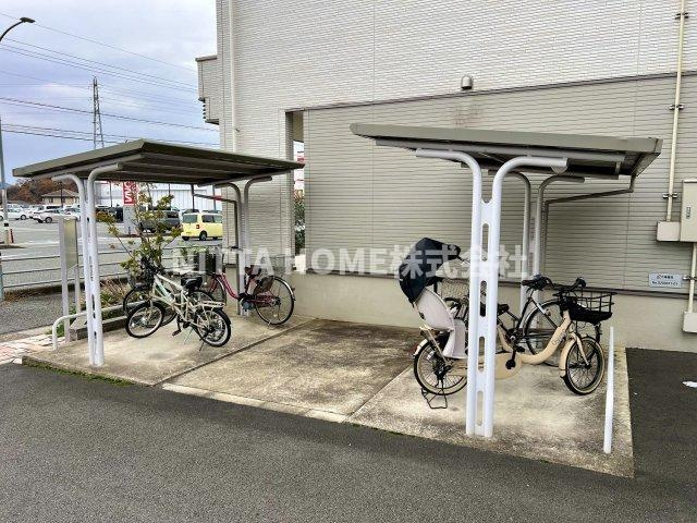 オアシスのその他共用部分|屋根付きの駐輪場は無料で使えます◎