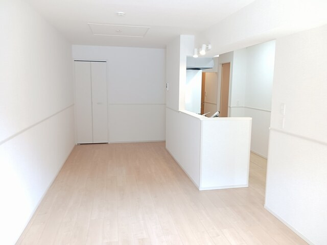 オアシスの居間・リビング|14.1帖の広々リビングでゆったりと過ごせます(*^^*)