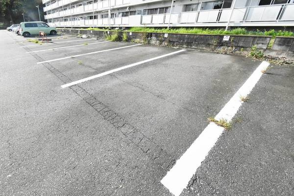 ビレッジハウス上妻2号棟の駐車場