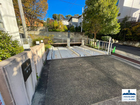 コレツィオーネ東山南棟　千種区東山元町４丁目の駐車場