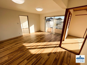 コレツィオーネ東山南棟　千種区東山元町４丁目の居間・リビング|和室はリビングと隣接しているので幅広い用途で使うことができます。