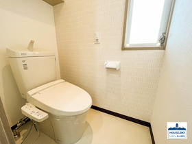 コレツィオーネ東山南棟　千種区東山元町４丁目のトイレ|トイレは窓付きです