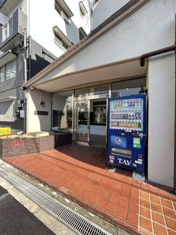 サンロール湊町のエントランス