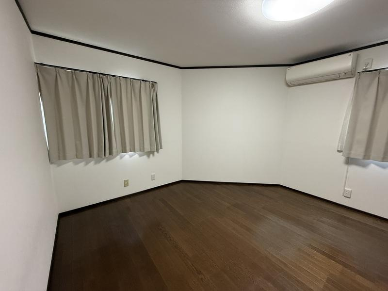 大庭町1丁目　中古一戸建ての子供部屋|洋室8.0帖　３階
■物件内覧・資金計画相談・住宅ローン相談、リフォーム相談、お問合せ受付中■
※当日・翌日のご内覧、ご相談はお電話でのお問合せがスムーズです！