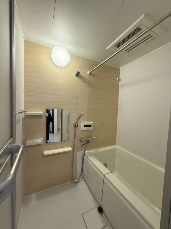 大庭町1丁目　中古一戸建ての浴室|ユニットバス　浴室換気乾燥暖房機
■物件内覧・資金計画相談・住宅ローン相談、リフォーム相談、お問合せ受付中■
※当日・翌日のご内覧、ご相談はお電話でのお問合せがスムーズです！