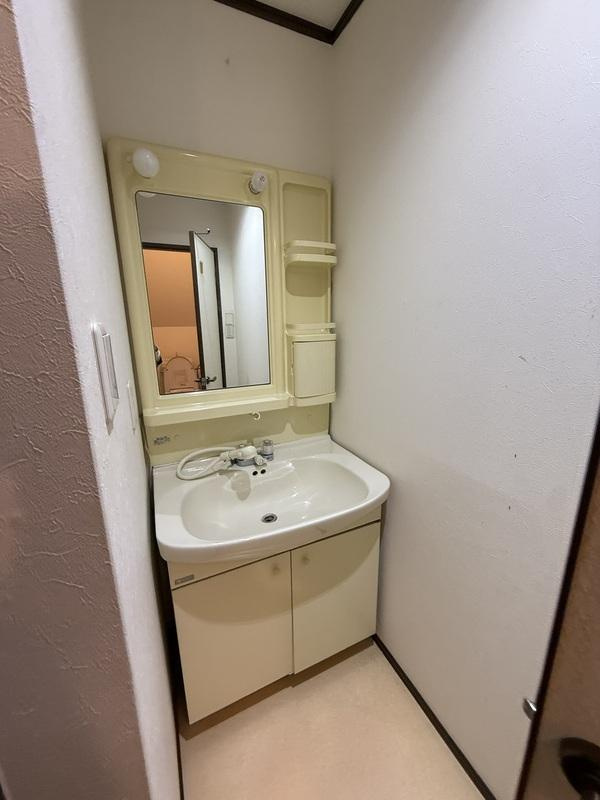 大庭町1丁目　中古一戸建ての独立洗面台|シャワー付き洗面化粧台
■物件内覧・資金計画相談・住宅ローン相談、リフォーム相談、お問合せ受付中■
※当日・翌日のご内覧、ご相談はお電話でのお問合せがスムーズです！