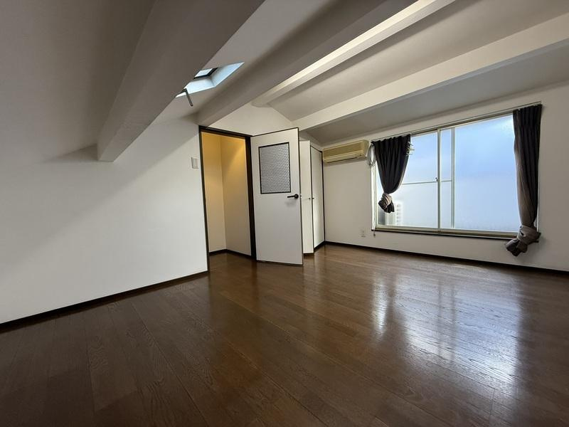 大庭町1丁目　中古一戸建ての内装|屋根裏部屋　8.7帖
■物件内覧・資金計画相談・住宅ローン相談、リフォーム相談、お問合せ受付中■
※当日・翌日のご内覧、ご相談はお電話でのお問合せがスムーズです！