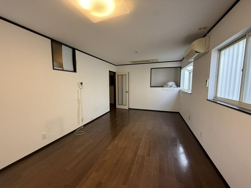 大庭町1丁目　中古一戸建ての居間・リビング|LDK14.0帖
■物件内覧・資金計画相談・住宅ローン相談、リフォーム相談、お問合せ受付中■
※当日・翌日のご内覧、ご相談はお電話でのお問合せがスムーズです！