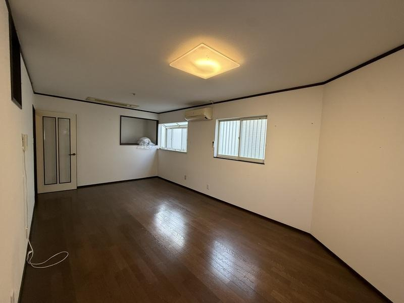 大庭町1丁目　中古一戸建ての居間・リビング|LDK14.0帖
■物件内覧・資金計画相談・住宅ローン相談、リフォーム相談、お問合せ受付中■
※当日・翌日のご内覧、ご相談はお電話でのお問合せがスムーズです！