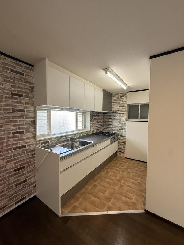 大庭町1丁目　中古一戸建てのキッチン|システムキッチン
■物件内覧・資金計画相談・住宅ローン相談、リフォーム相談、お問合せ受付中■
※当日・翌日のご内覧、ご相談はお電話でのお問合せがスムーズです！