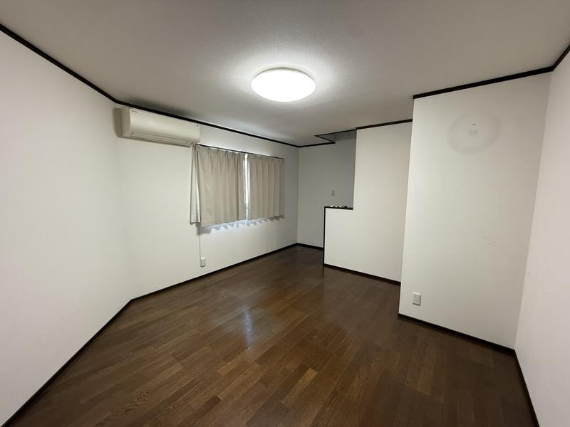 大庭町1丁目　中古一戸建ての洋室|洋室8.0帖　３階
■物件内覧・資金計画相談・住宅ローン相談、リフォーム相談、お問合せ受付中■
※当日・翌日のご内覧、ご相談はお電話でのお問合せがスムーズです！