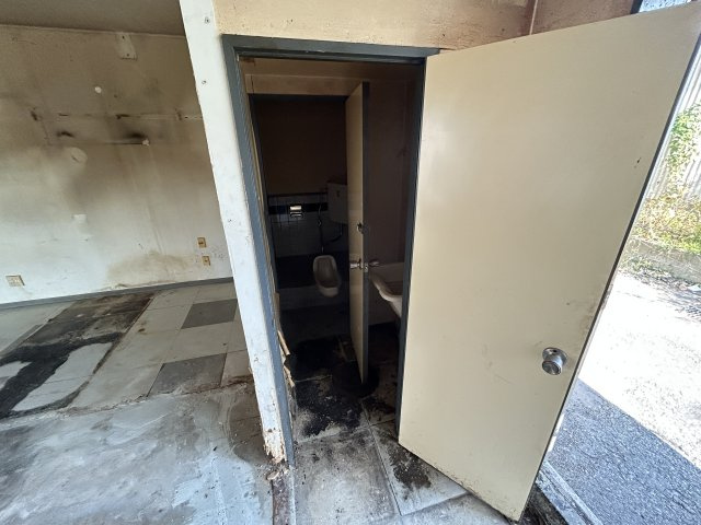 花井ビルの洗面所