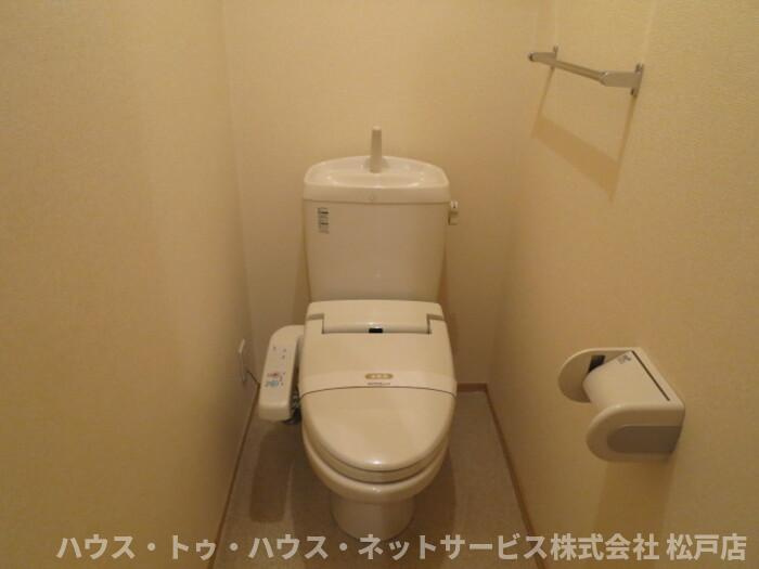 アルシュ　川のトイレ