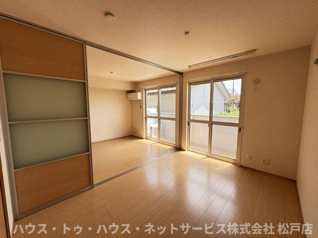 S・V・P・ﾅｲﾝの洋室