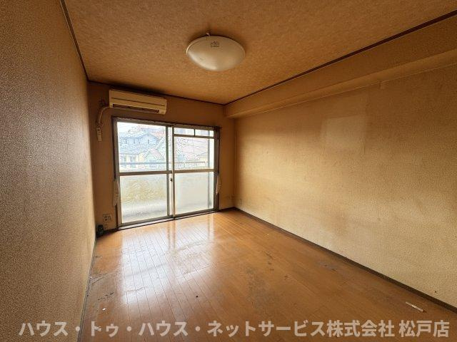 小泉コーポラスの居間・リビング