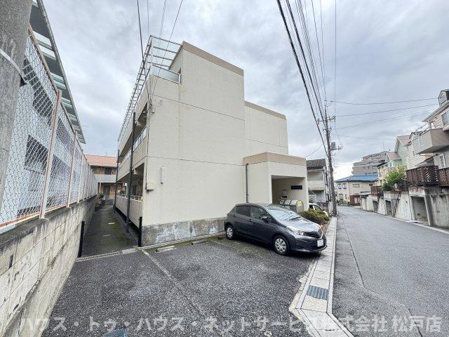 小泉コーポラスの駐車場