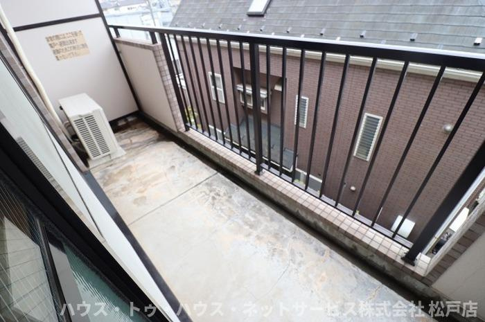 パインツリーコートのバルコニー