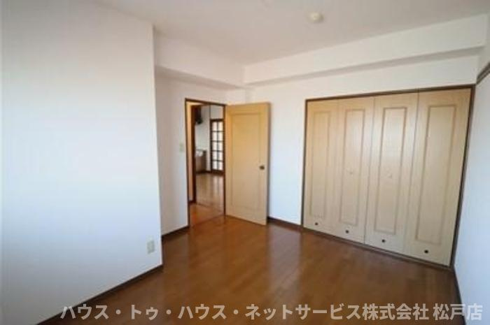 パインツリーコートの洋室