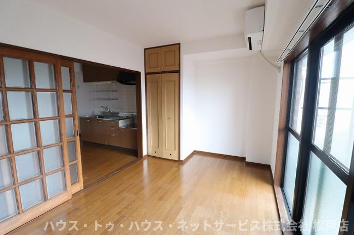 パインツリーコートの居間・リビング