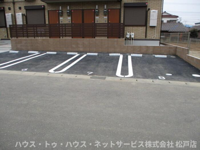 ボナールの駐車場