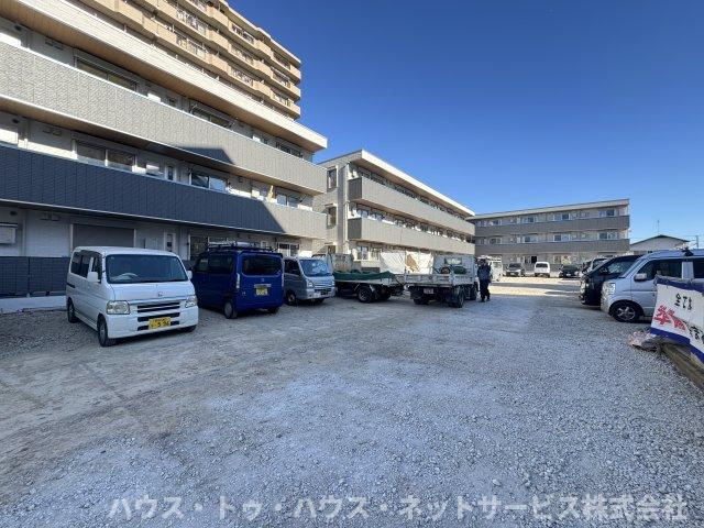 リシェスみのり台　C棟の駐車場