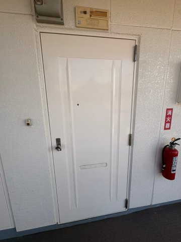 メゾン湯乃前の玄関