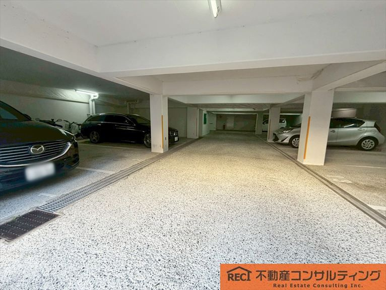 御影プライムハイツの駐車場