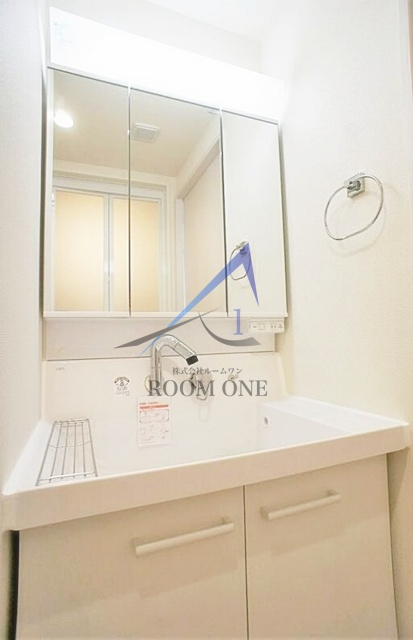 ポローニヤハウスの洗面所|独立洗面台です。