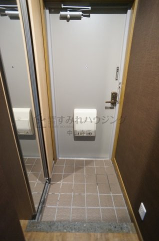 アグレスト昆陽池西の玄関