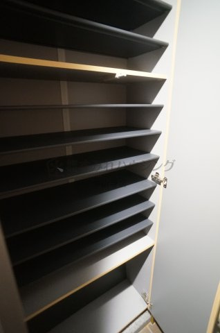 アグレスト昆陽池西の玄関