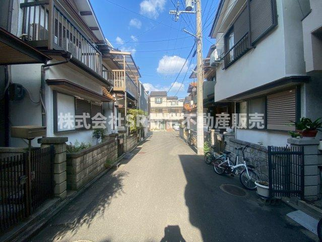 御厨南3丁目中古戸建の前面道路含む現地写真|リフォームローンも合わせて住宅ローンに組み込む事ができます！
まずは、ご相談下さいませ！