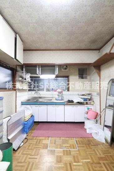 御厨南3丁目中古戸建の居間・リビング|使いやすいリビングです！