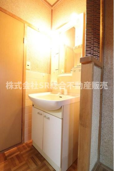 御厨南3丁目中古戸建の独立洗面台|独立洗面台、朝の身支度には欠かせません