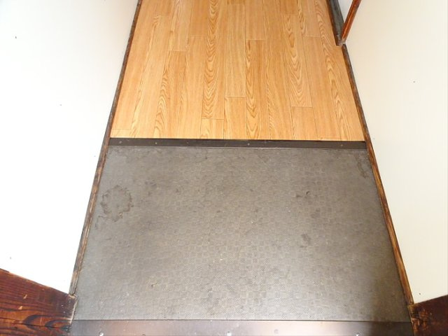 沢田ハウスの玄関