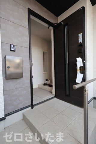 《仲介手数料無料》和光市白子３丁目8-12(3号棟)新築一戸建てLIGAREの玄関