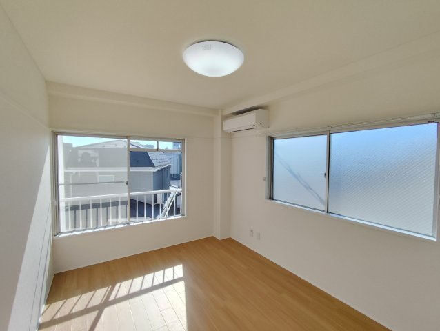 川口コーポの洋室