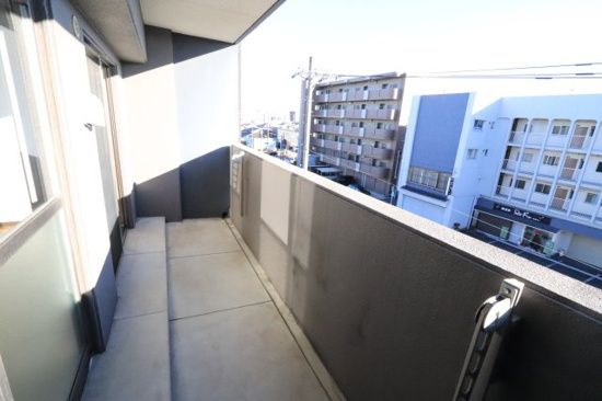 カーサクラロのバルコニー|バルコニーからの眺めを楽しみながら食事をしませんか